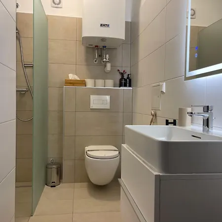 Tamliving Zentrum Balkon Kuche Smart Tv Ausblick Graz